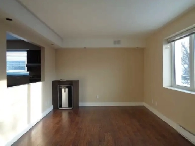 One-Bedroom Corydon Ave - Great Location Image# 2