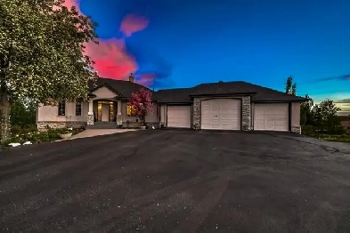 Exceptional Home on 2 Acre Lot in Bearspaw Image# 1