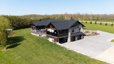 Beautifully Renovated Country Retreat Image# 1