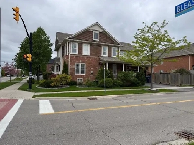 Bueatiful 4 Bed Detached Home in Mount Pleasant (Corner Lot) Image# 9