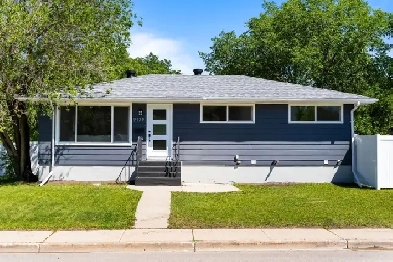 OPEN HOUSE  - 2179 Pasqua St - Renovated Bungalow In Cathedral Image# 5