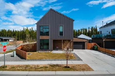 Discover Yukon elegance at 2 Chakawana Lane - Felix Robitaille® Image# 3