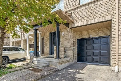 3BR 3WR Att/Row/Twnhouse in Mississauga near Derry Road & Rexwoo Image# 1