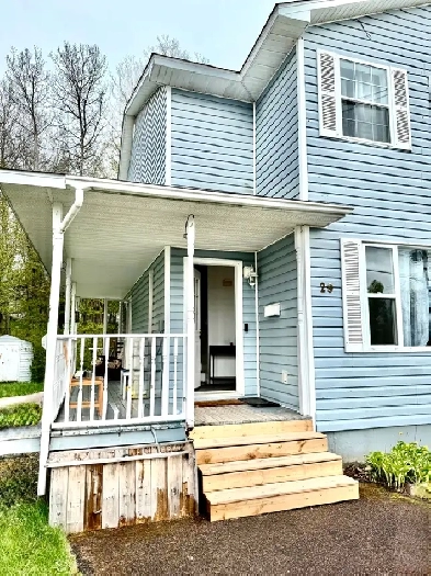 Bright & Spacious 3-Bed Duplex – Pet Friendly in Riverview Image# 3