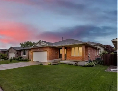 FOR SALE | 483 Northlake Drive, Waterloo Image# 1