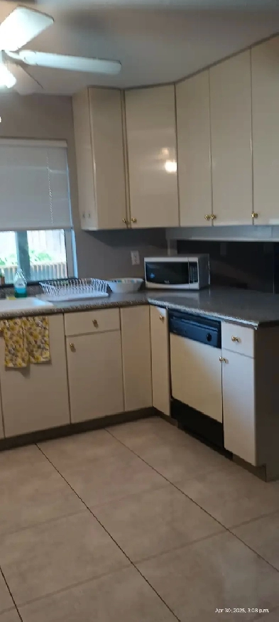 Room in fully furnished 2 bedroom suite available in Abbotsford Image# 1