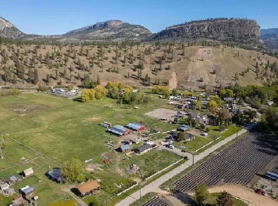 house plus 2 suites excellent rental income Image# 1