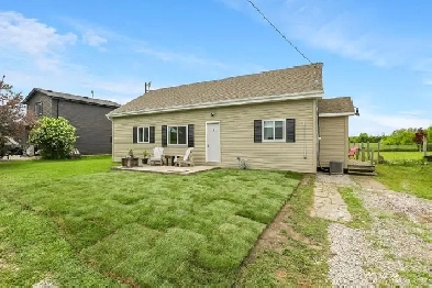 FARMHOUSE CHIC BUNGALOW WALKING DIST TO BEACH - 2 BED, 1 BATH Image# 1