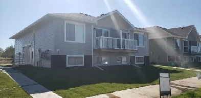 Newer 3 bedroom 4 plex in Camrose, Valleyview. water inc Image# 9