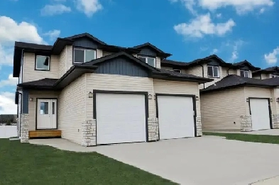 3 Bed, 2.5 Bath Townhouse in Penhold for Rent Image# 1