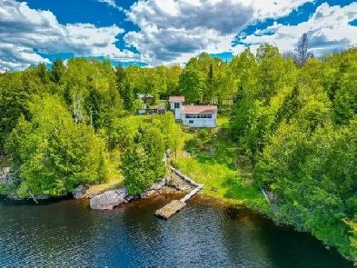 Lakeside Escape – Year-Round Home or Cottage on Labrash Lake! Image# 1