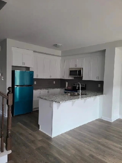 3 Beds 2.5 Baths TownhouseCA$2,700 / Month Image# 1