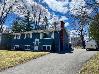 3 bed / 1 bath upstairs apartment near UNB! Image# 7