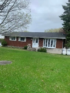 Charming 3-Bedroom House for Rent - Manotick Image# 1