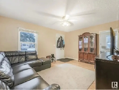 2 bdr  house 11927-95A St Edmonton Image# 6