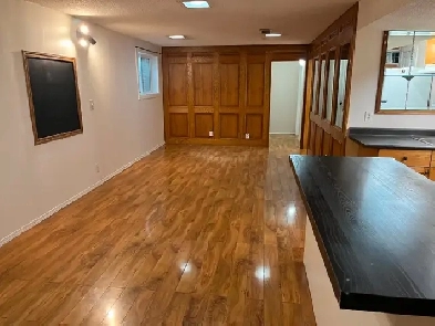 Awesome place for a single or Couple, HUGE Parking. Image# 2