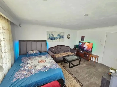 ✨ Furnished Master Bedroom | $1,000 | Scarborough – Parking incl