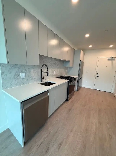 BRAND NEW 1 Bedroom Condo in Surrey Central Image# 12