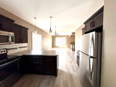 3-bedroom top bungalow in Lundberg Crescent, Laredo, Red Deer Image# 1
