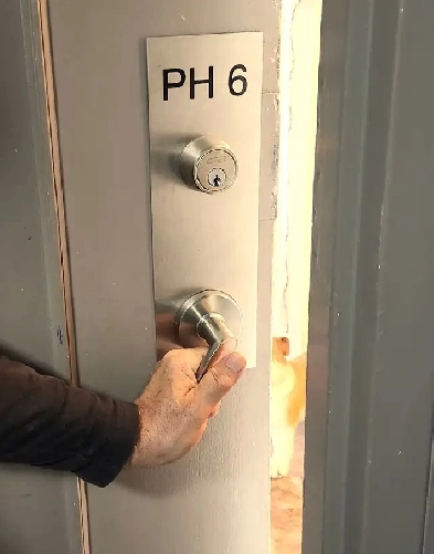 PENTHOUSE , SPACIOUS CONDO IN PARKLIKE SETTING. Image# 9