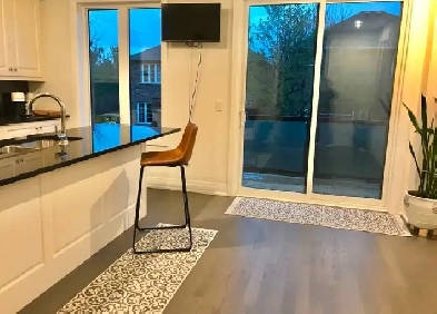 Border of Newmarket and Aurora Room for Rent call :705-3098788 Image# 3