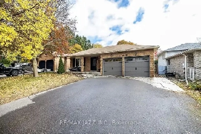 ⚡RARELY OFFERED 3 1 BDRM BACKSPLIT HOME WITH SALT WATER POOL! Image# 2