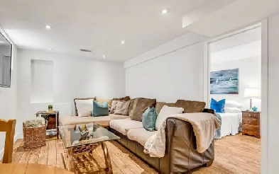 Open & Bright Renovated Suite in Oakwood Village – Wont Last Image# 5