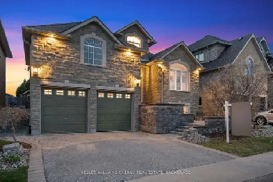 ⚡MAGNIFICENT BUNGALOFT WITH 3 1 BEDROOMS & FIN BSMT SEP ENTRY! Image# 13