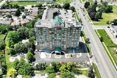 ⚡MOVE IN AND ENJOY TWO BEDROOM PLUS SOLARIUM CONDO IN WHITBY! Image# 1