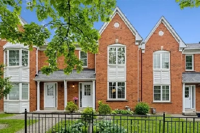 ⚡WHITBY➡MOVE IN 3 BEDROOM CONDO TOWN IN A QUIET AREA! Image# 1