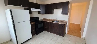 4 1/2 metro Monk 2e étage Image# 1