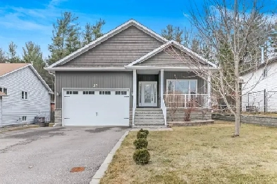 37 Wesley Ave., Wasaga Beach   MLS # S12033932 Image# 9