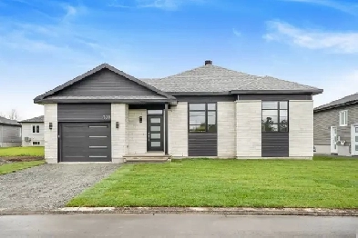 Bedard Real Estate Team - 700 West St, Hakesbury Image# 2