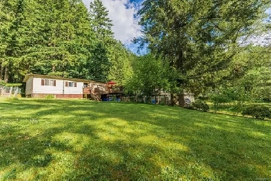 Spacious Home Situated on .37 of An Acre Image# 7