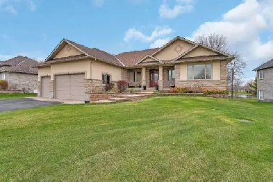 Waterfront Luxury Bungalow with Walkout Basement in Greely Image# 2