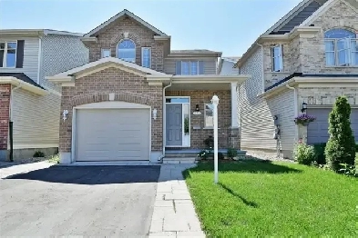 Stunning 3 Bed, 2.5 Bath Detached Home for Rent – Barrhaven, ON Image# 3