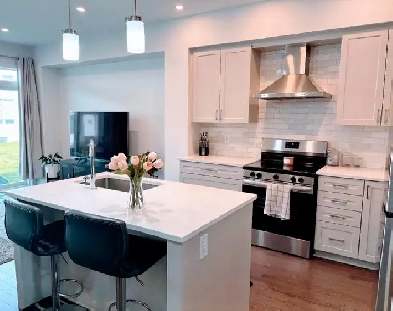 RENT - Townhouse: 3 Bedroom, 2.5 Bathroom with Finished Basement Image# 2