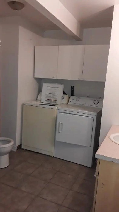 beau grand logement 3 et demi Image# 1