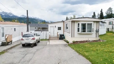 Elkford: Affordable, Updated, and Move-In Ready! Image# 4