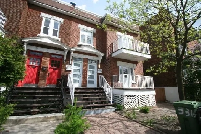 Furnished large bedroom 5 1/2 near HEC/UdeM Girls Only June 1 Image# 1