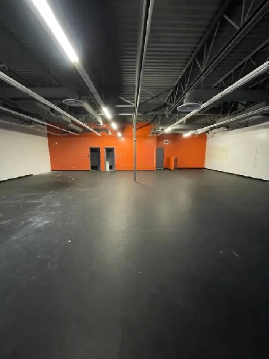 Prime Commercial Space For Lease – 925 Headmaster Row, Winnipeg Image# 2