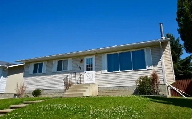 Fully Furnished 3 Bed House For Rent in Drayton Valley Image# 1