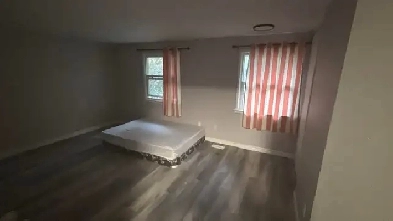 Massive Master Bedroom 5 Mins from Western Image# 6