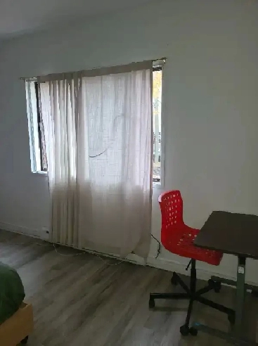 Spacious private room available Image# 1