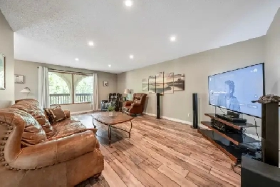 FULLY DEVELOPED DUPLEX! 7 SILVERDALE PLACE NW, Calgary Image# 3