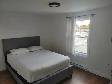 À Louer – 2 ½ rénové au centre-ville – 890 $/mois – Wi-Fi inclus Image# 1