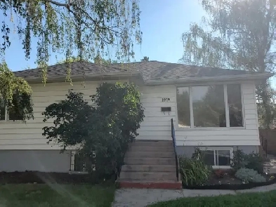 Main floor house for rent. 1595/mo. plus partial utilities. Image# 4