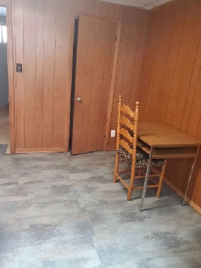 large bright furnished room rent in Etob. Toronto Image# 3