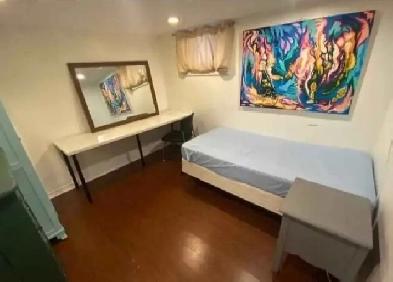 Room for rent close to Kennedy station for female tenant Image# 3