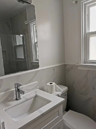 Spacious 2-Bedroom Ground-Level Apartment in Detached Home Image# 2